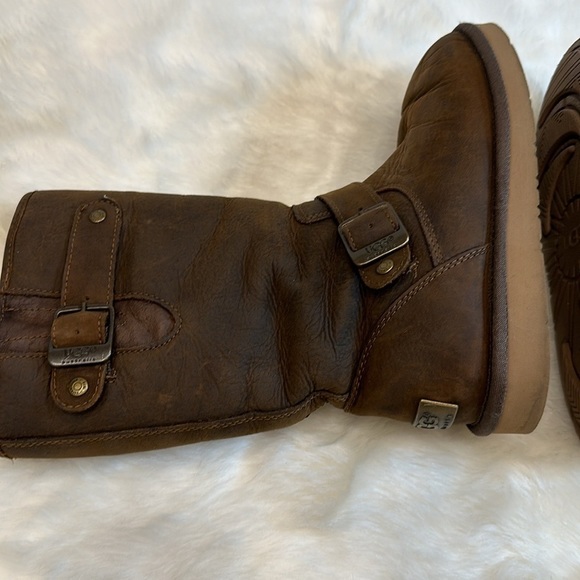 UGGs dark brown boot with a metal UGG Australia on back of boot size US 5 - Picture 6 of 14